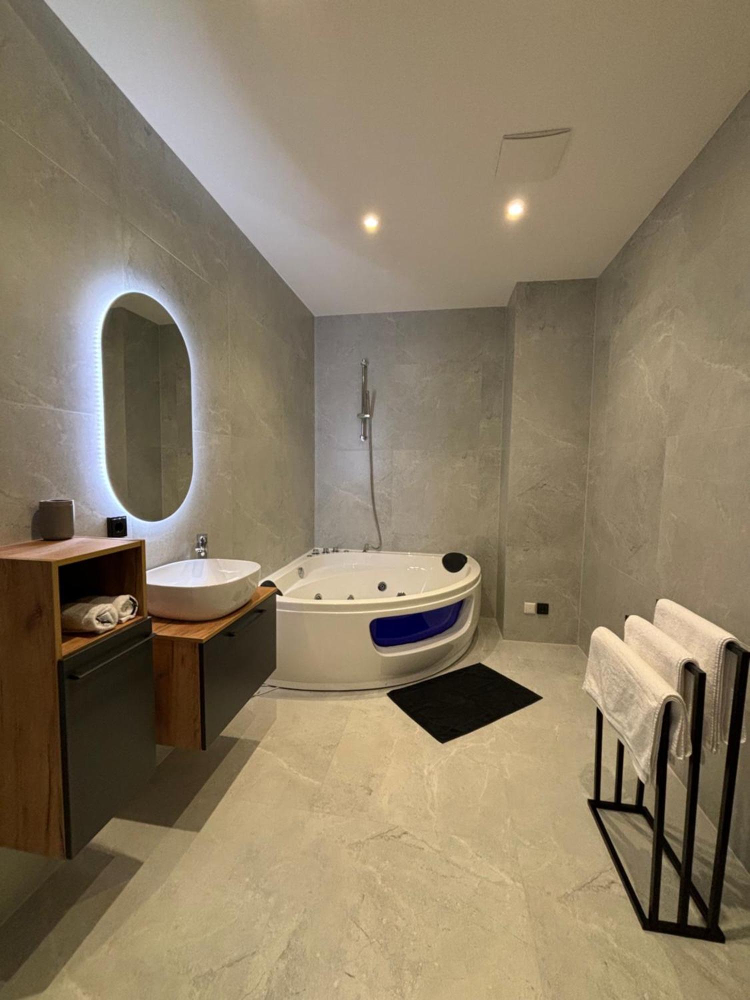 Luxus Apartment Mit Whirlpool In Киль Экстерьер фото