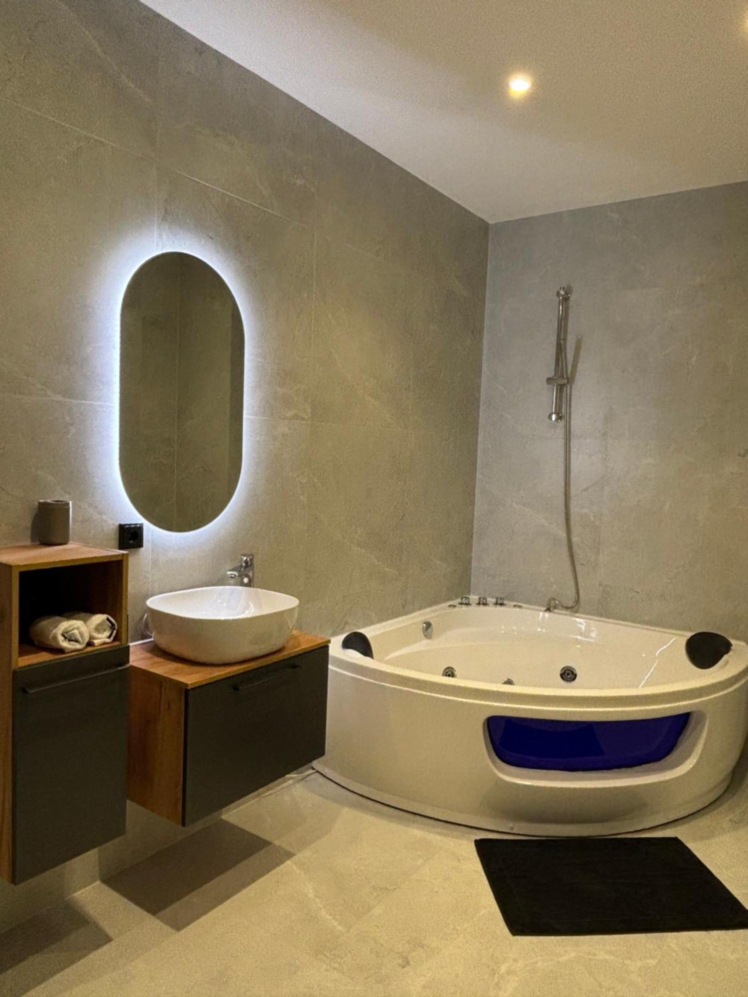Luxus Apartment Mit Whirlpool In Киль Экстерьер фото